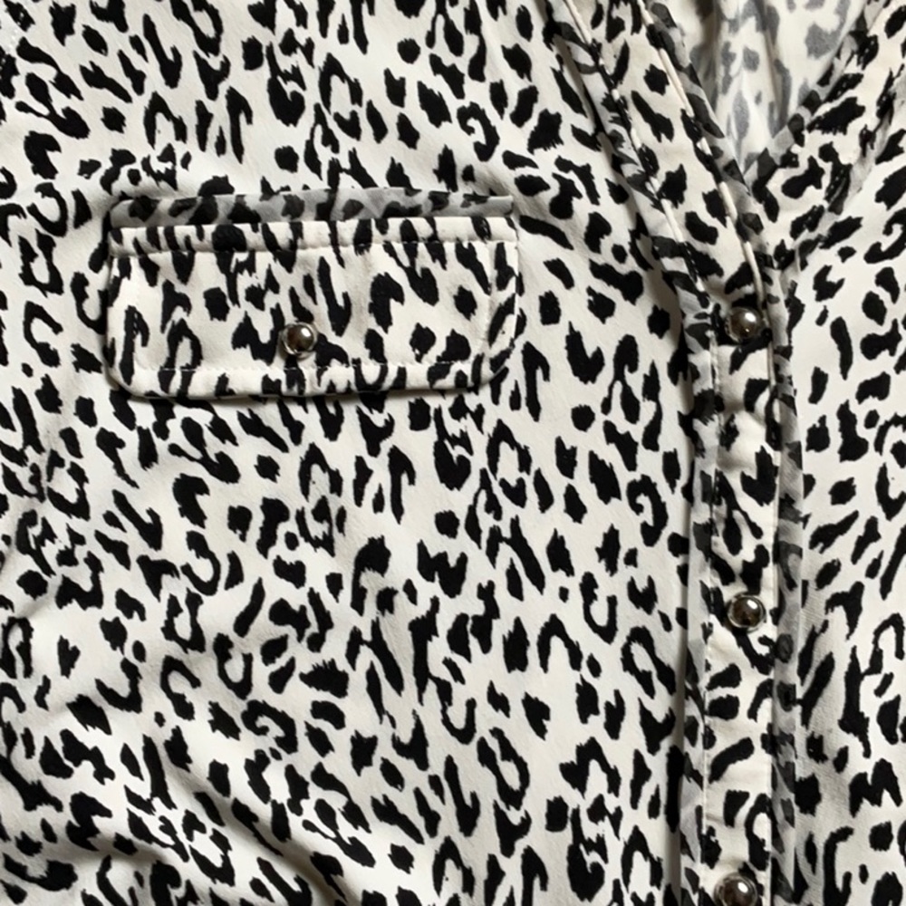 White House Black Market Sleeveless Blouse - Picture 5 of 7